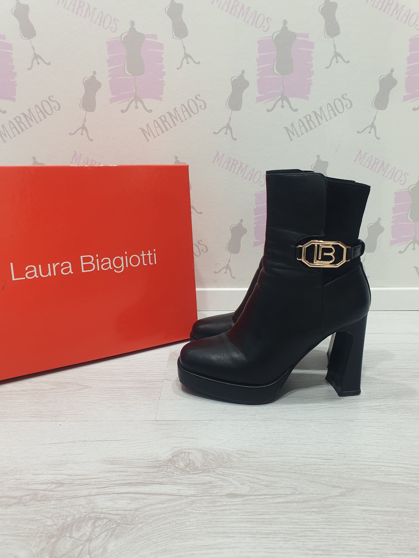 Laura Biagiotti kožené čižmy 36