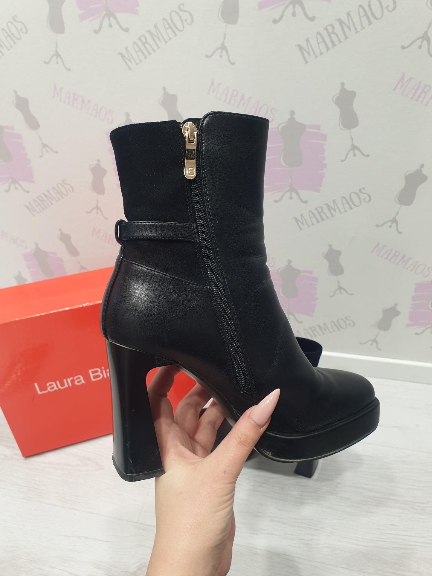 Laura Biagiotti kožené čižmy 36