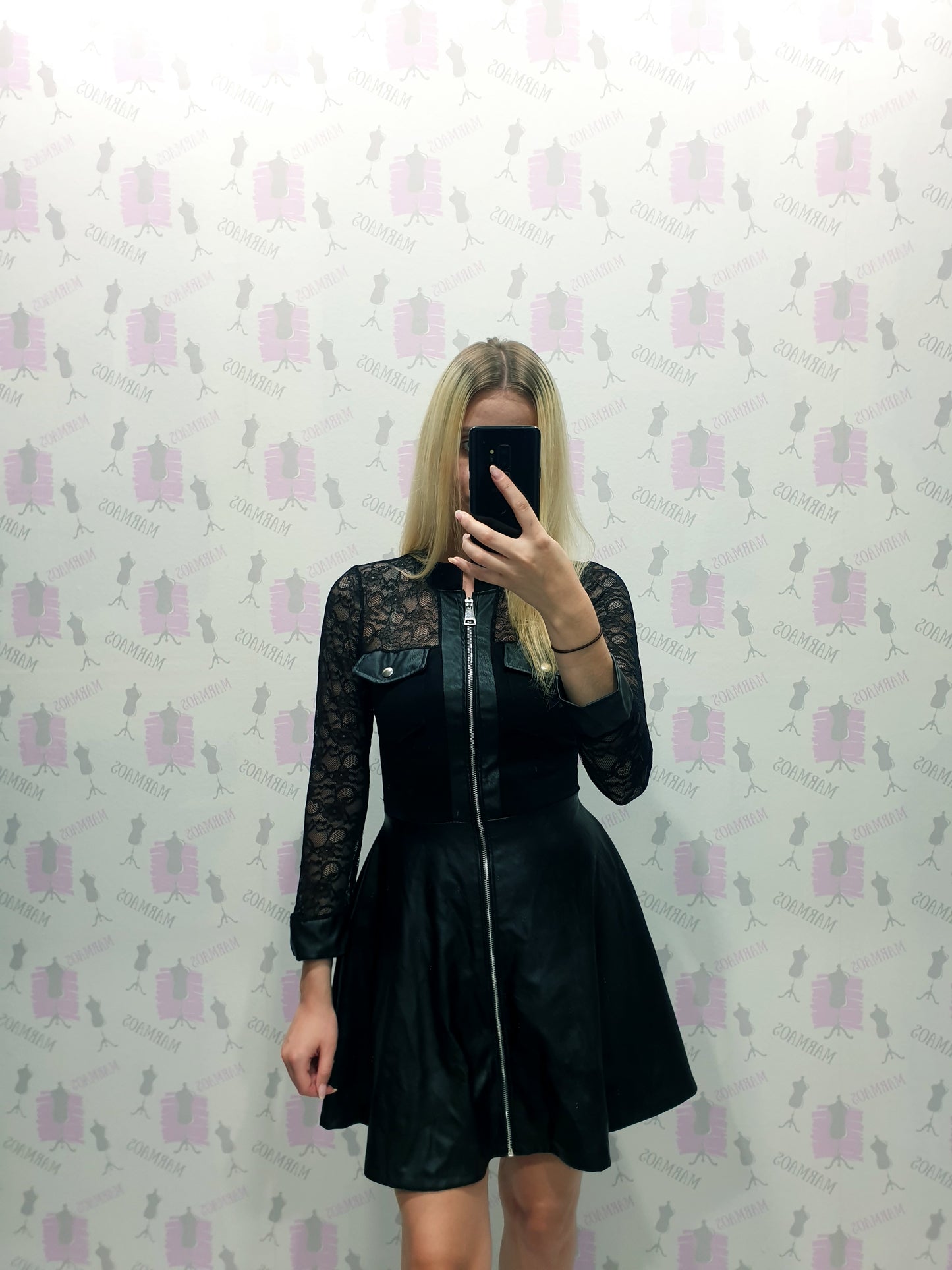 Extravagantné šaty S