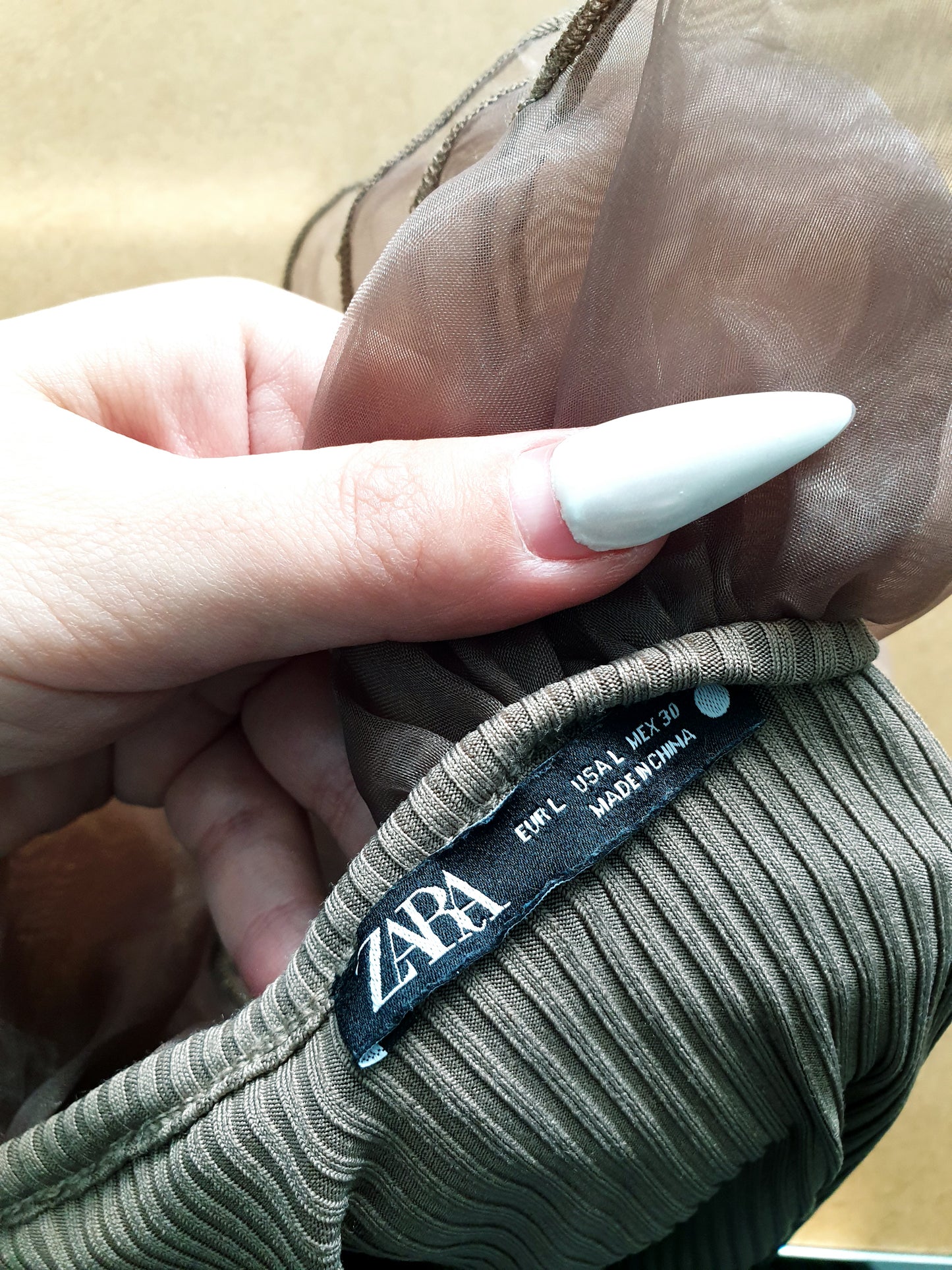ZARA top s volánmi M/L
