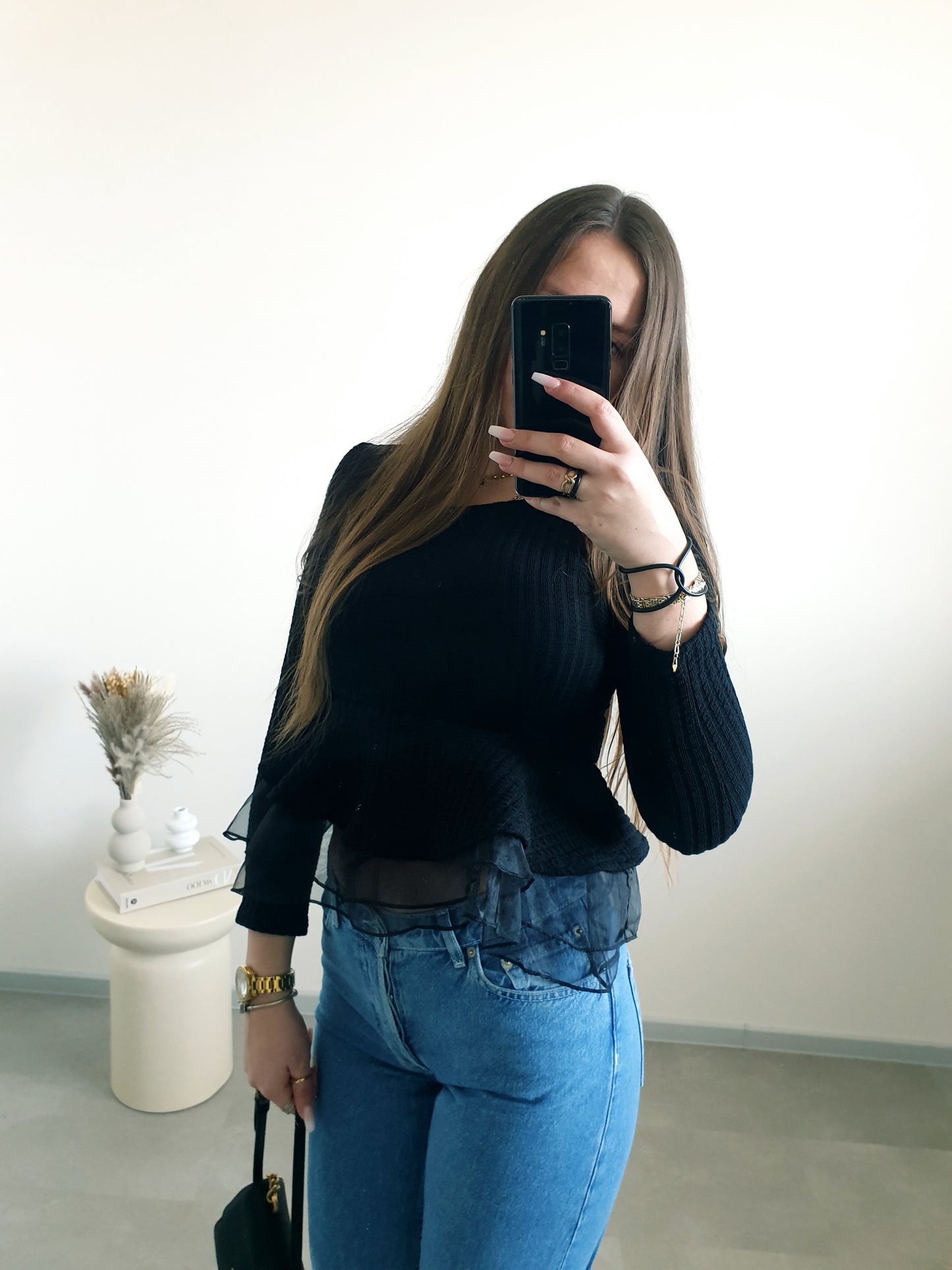 Čierny top s volánom XS
