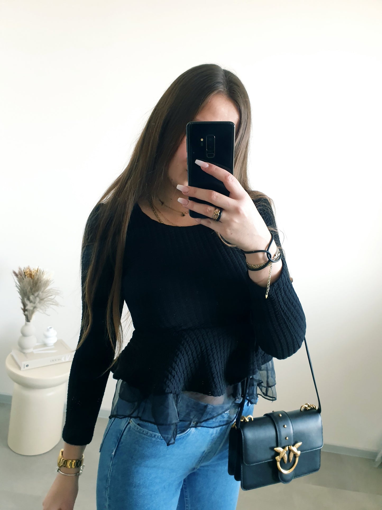 Čierny top s volánom XS