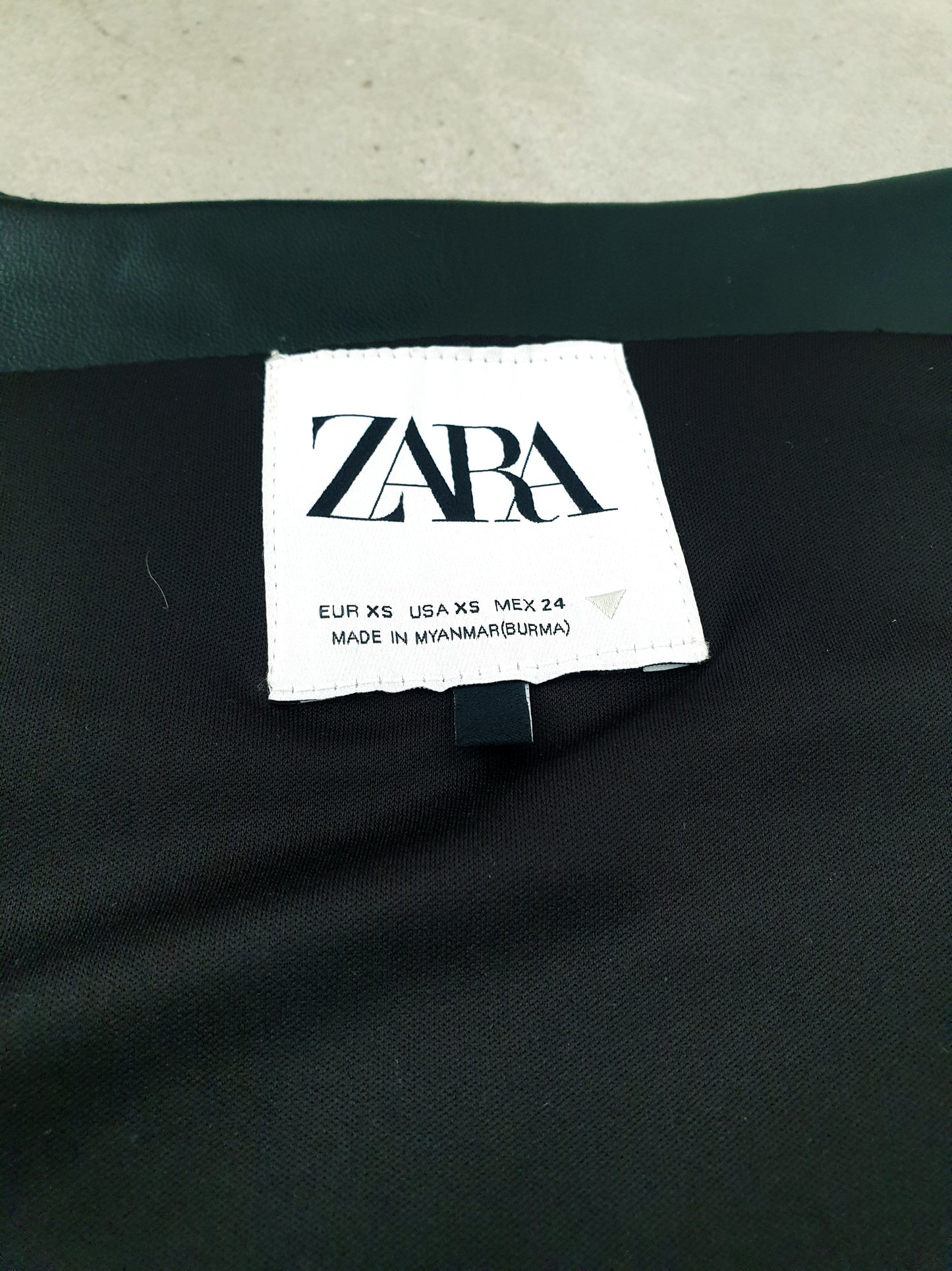 ZARA koženkový top XS