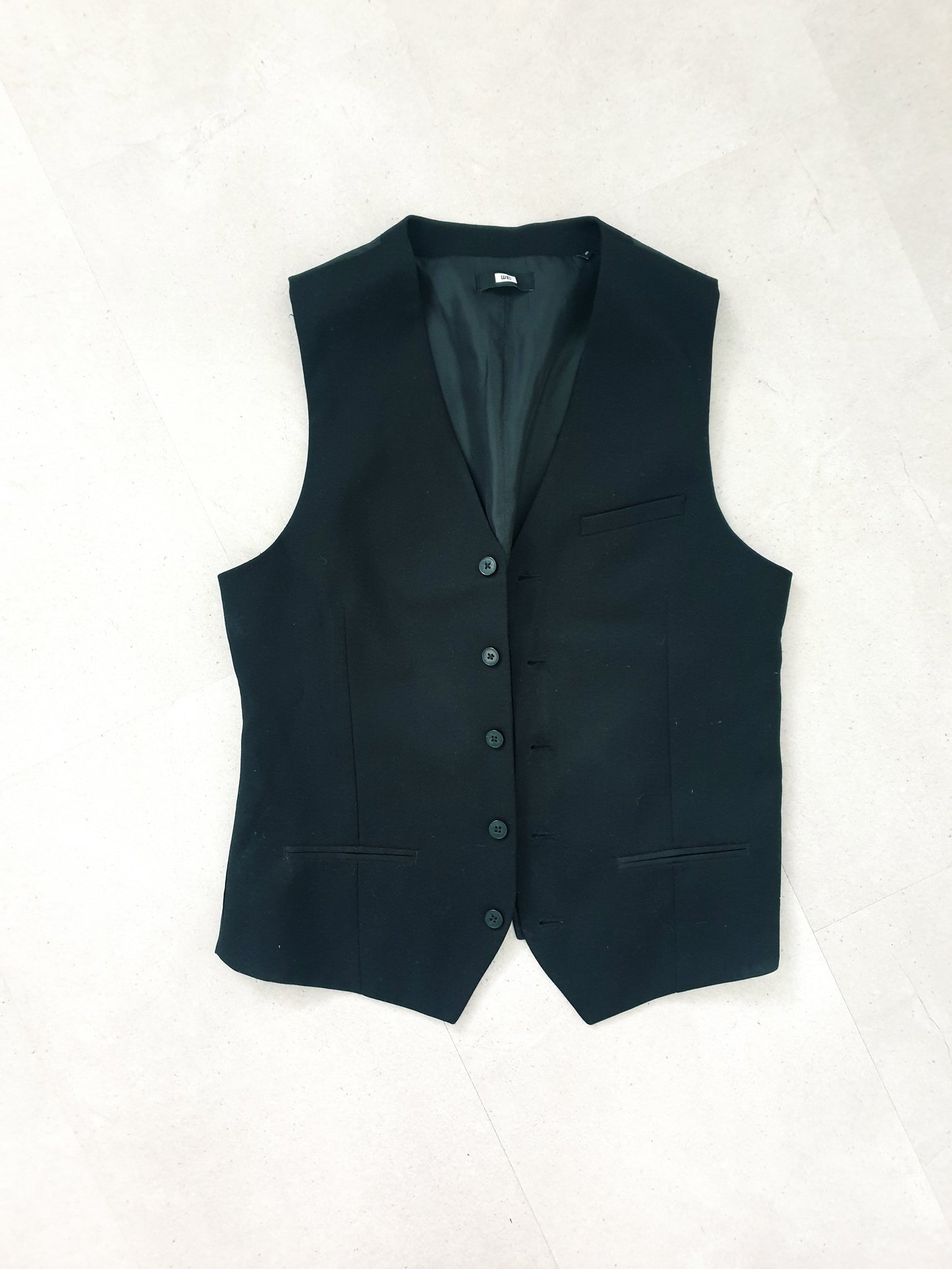 Elegantná čierna vesta M