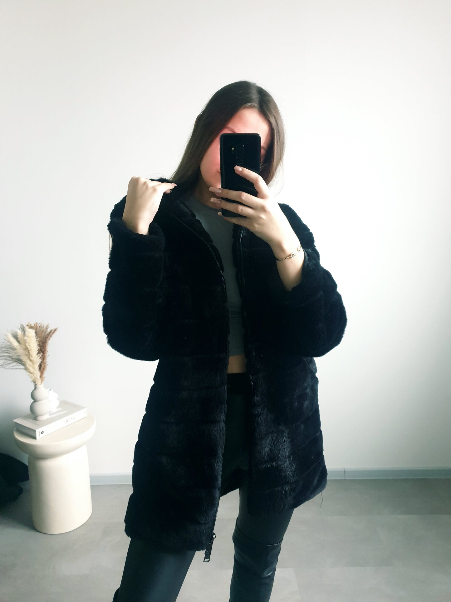 Čierny kožúšok M