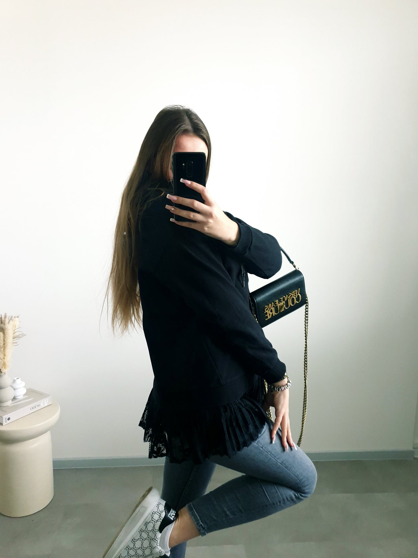 Čierna mikina s čipkou M/L