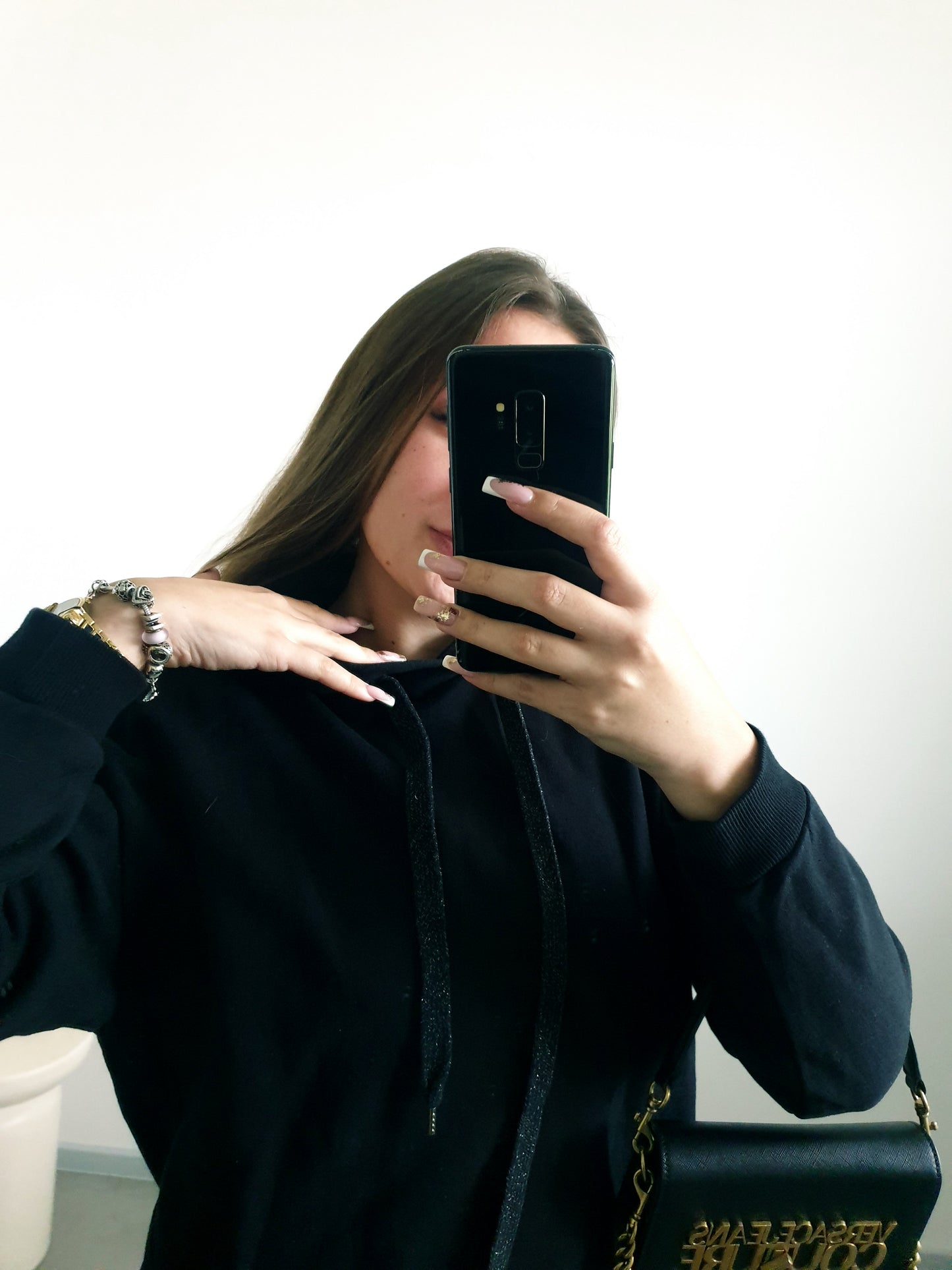 Čierna mikina s čipkou M/L