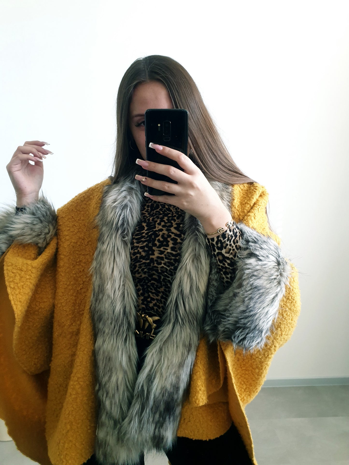 Pončo/prehoz s kožušinou