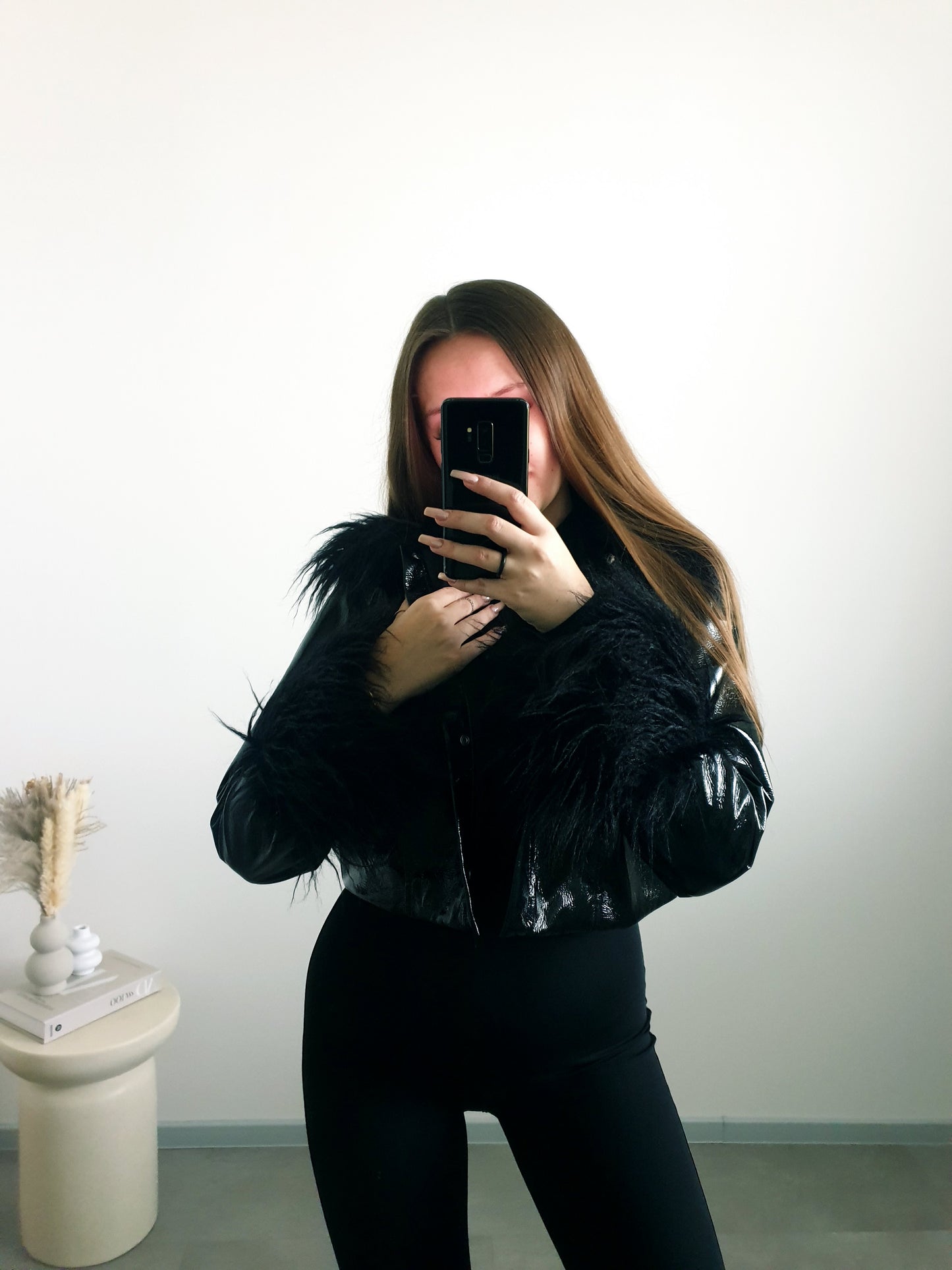 Extravagantná bundička s kožušinou S/M