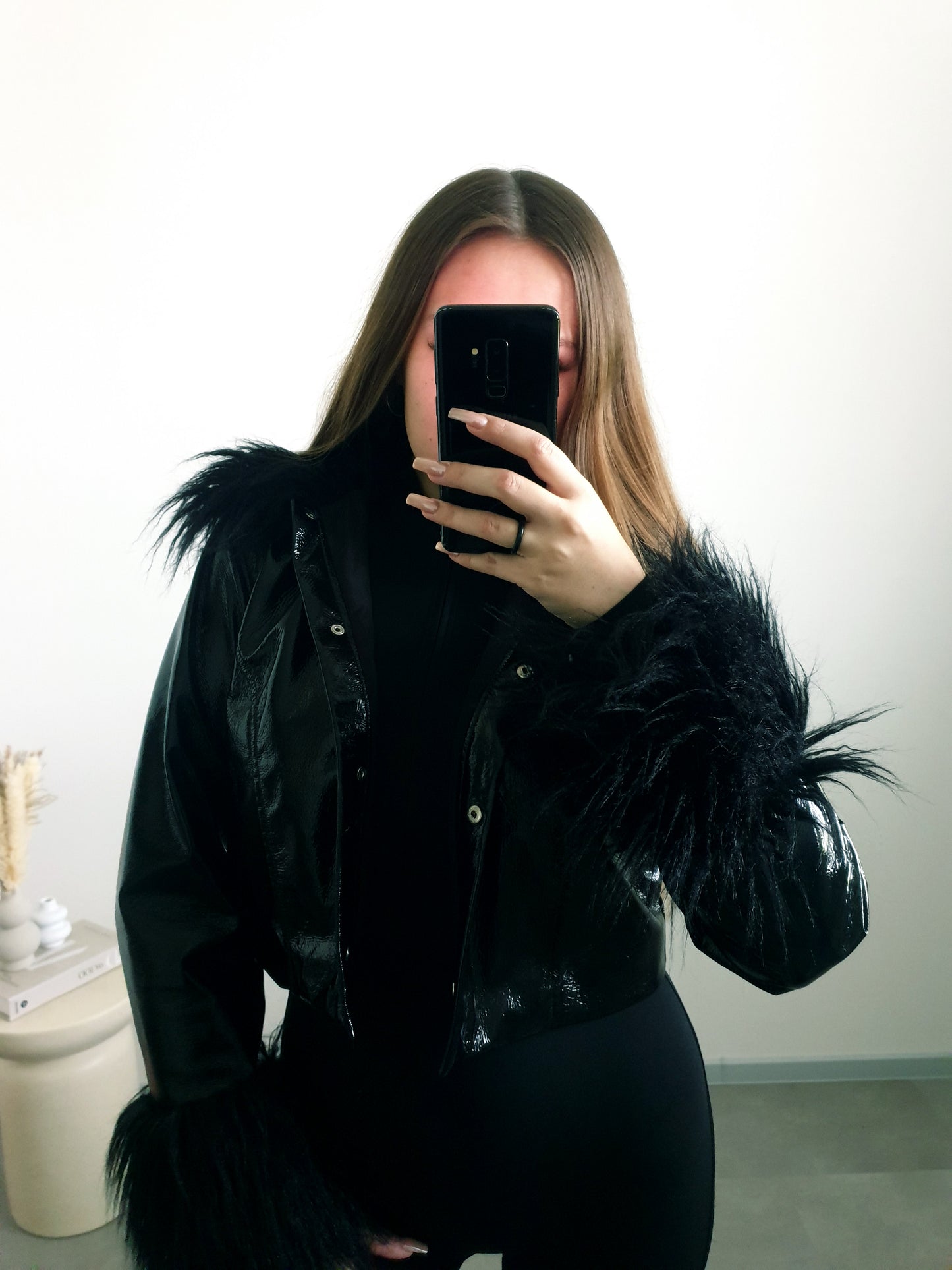 Extravagantná bundička s kožušinou S/M