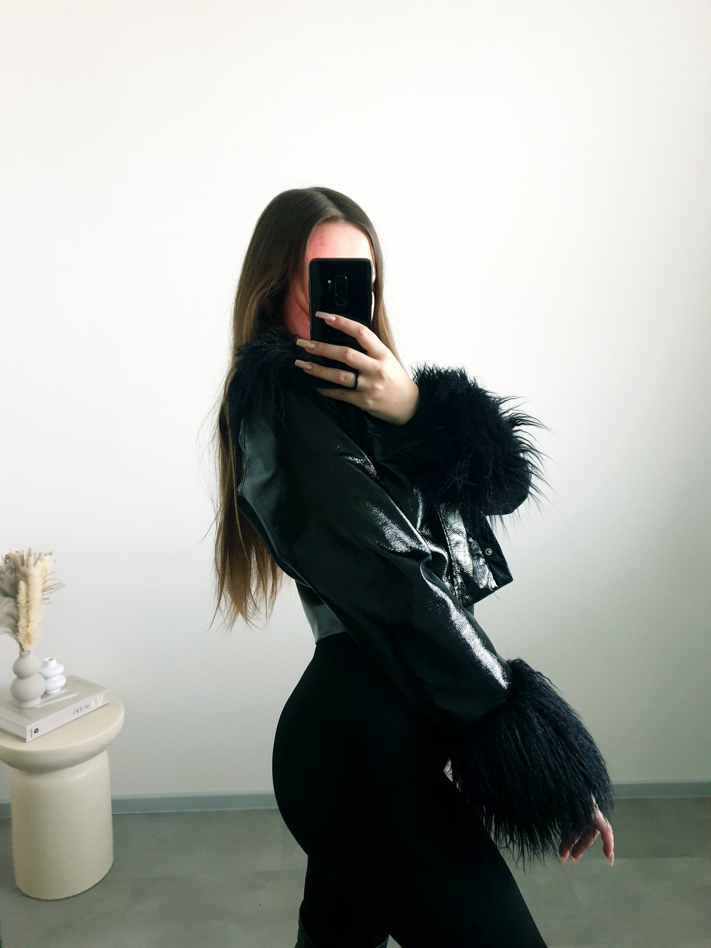 Extravagantná bundička s kožušinou S/M