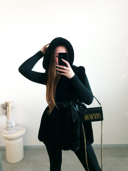 Čierna kožušinová vesta M