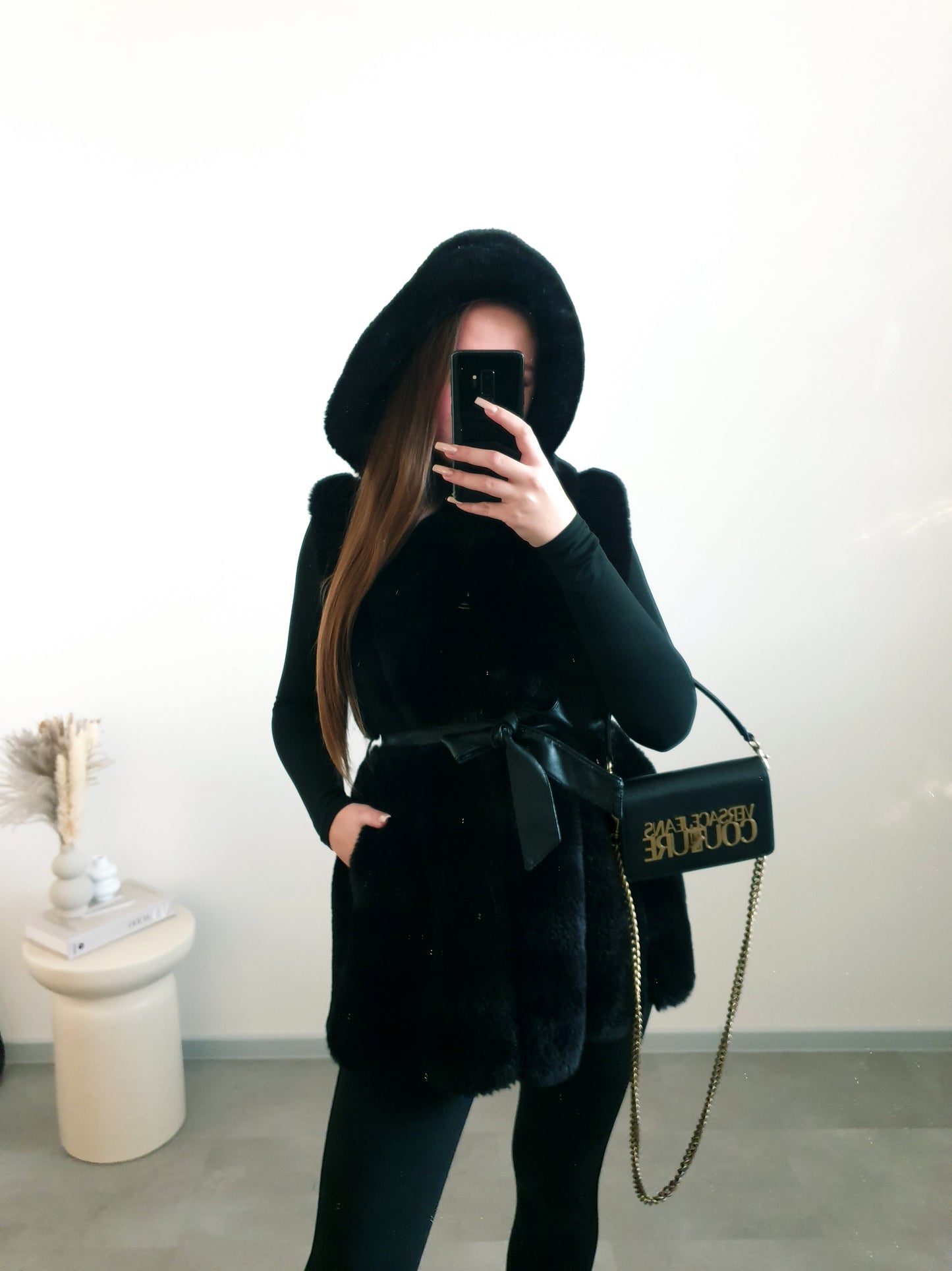 Čierna kožušinová vesta M