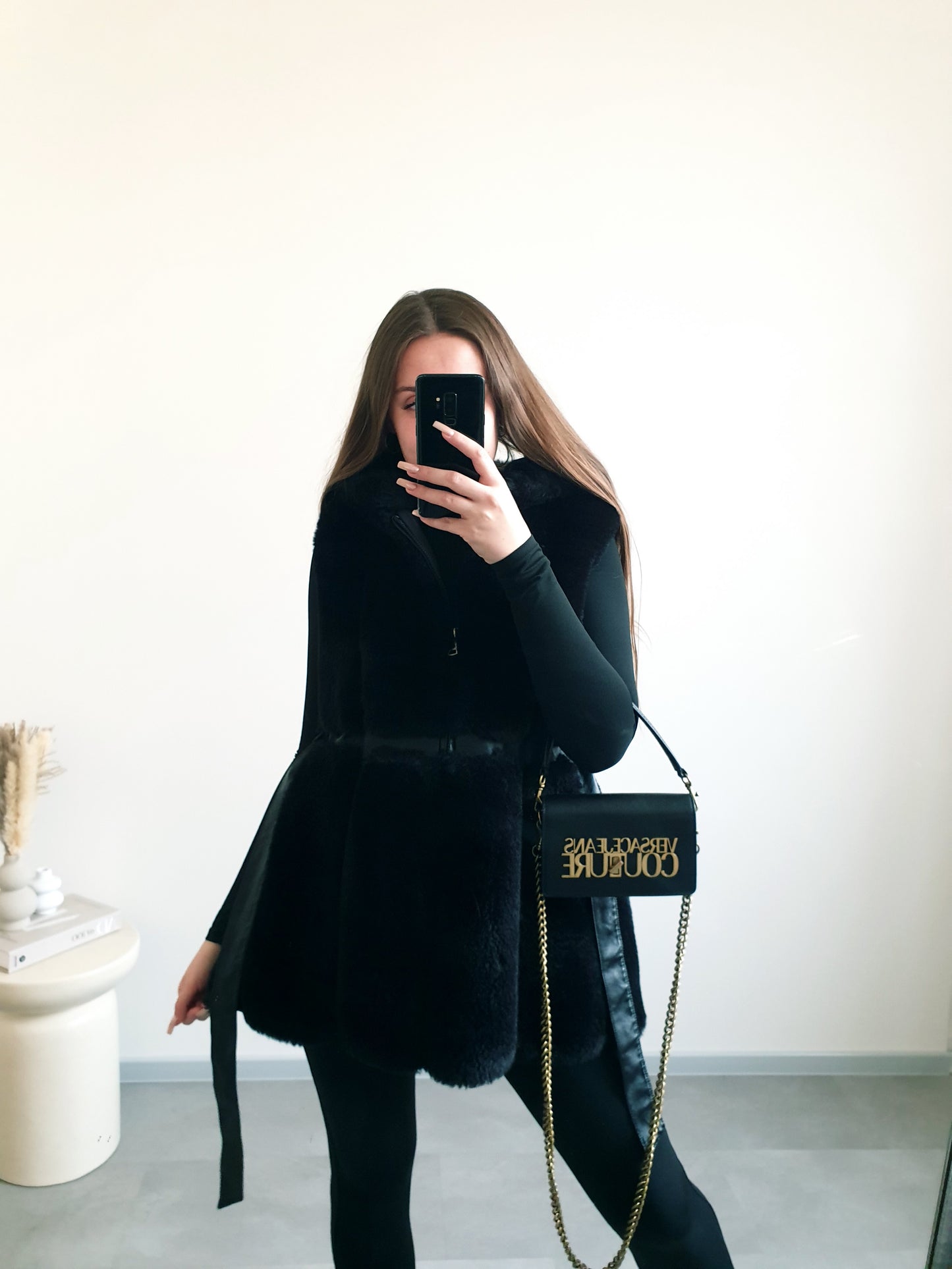 Čierna kožušinová vesta M