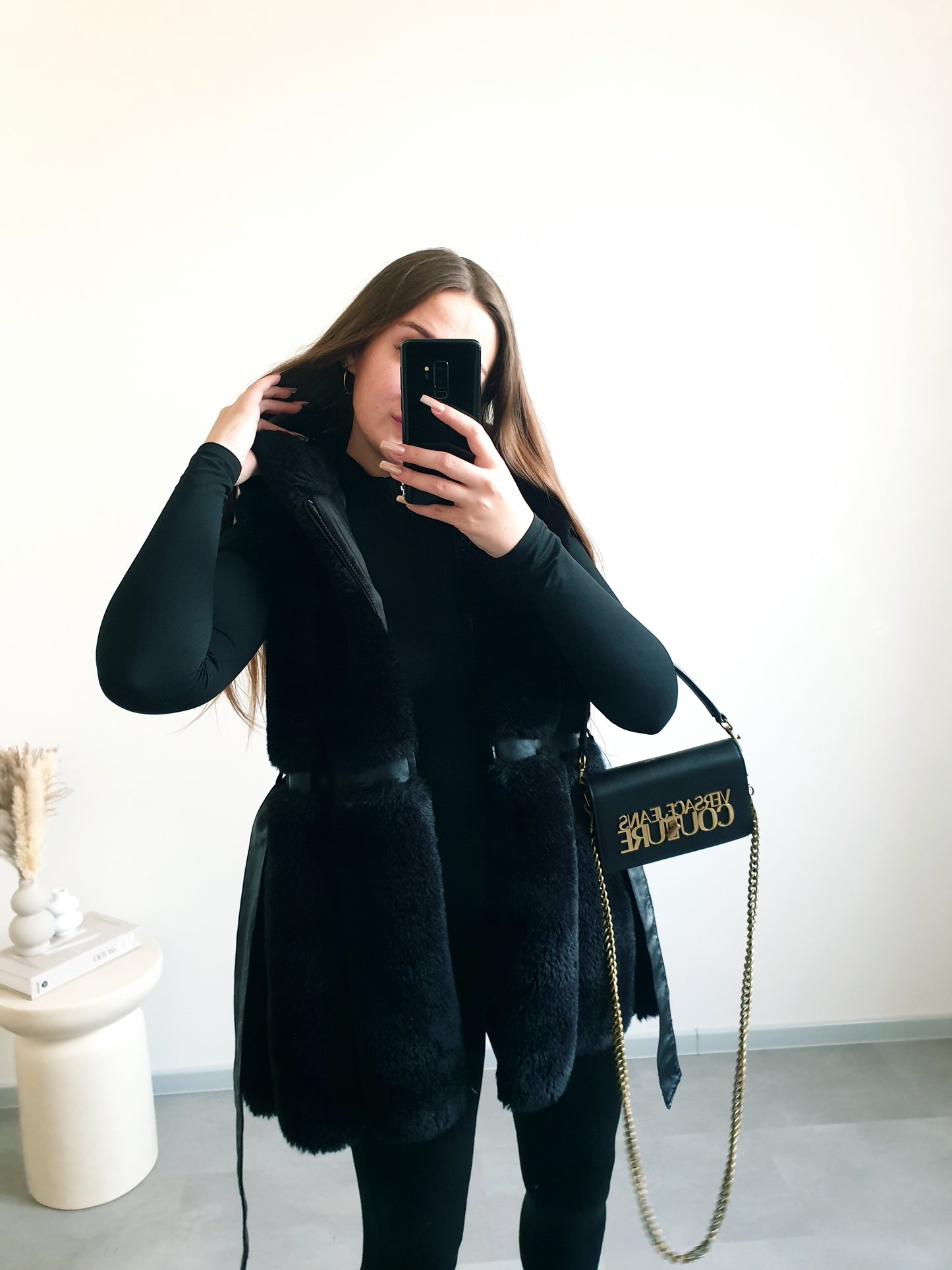 Čierna kožušinová vesta M