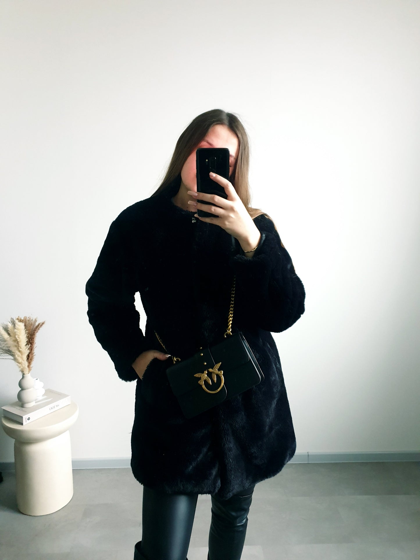 Čierny kožúšok 40