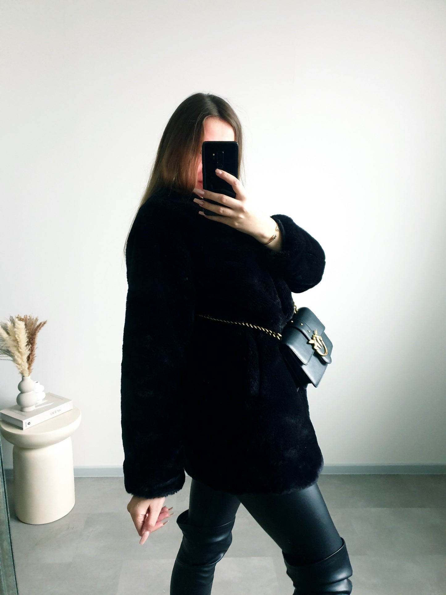 Čierny kožúšok 40