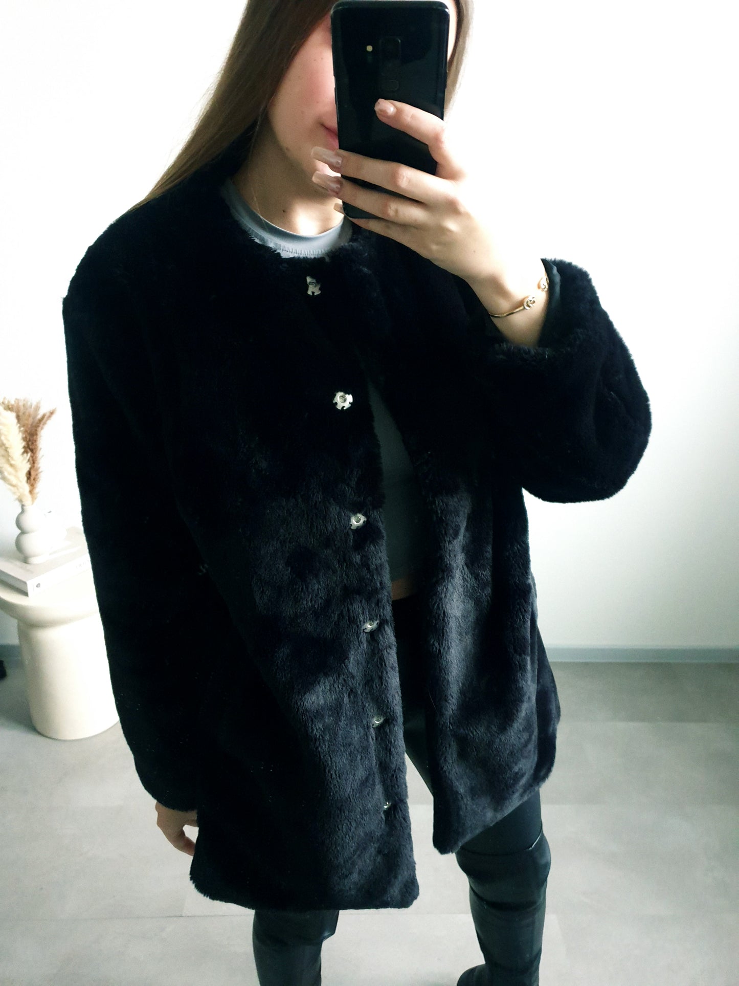 Čierny kožúšok 40