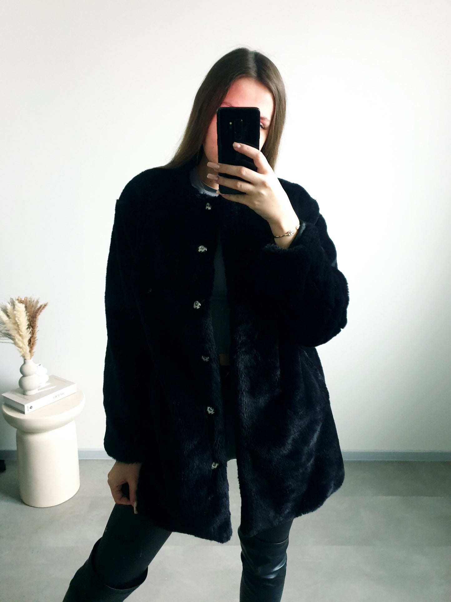 Čierny kožúšok 40