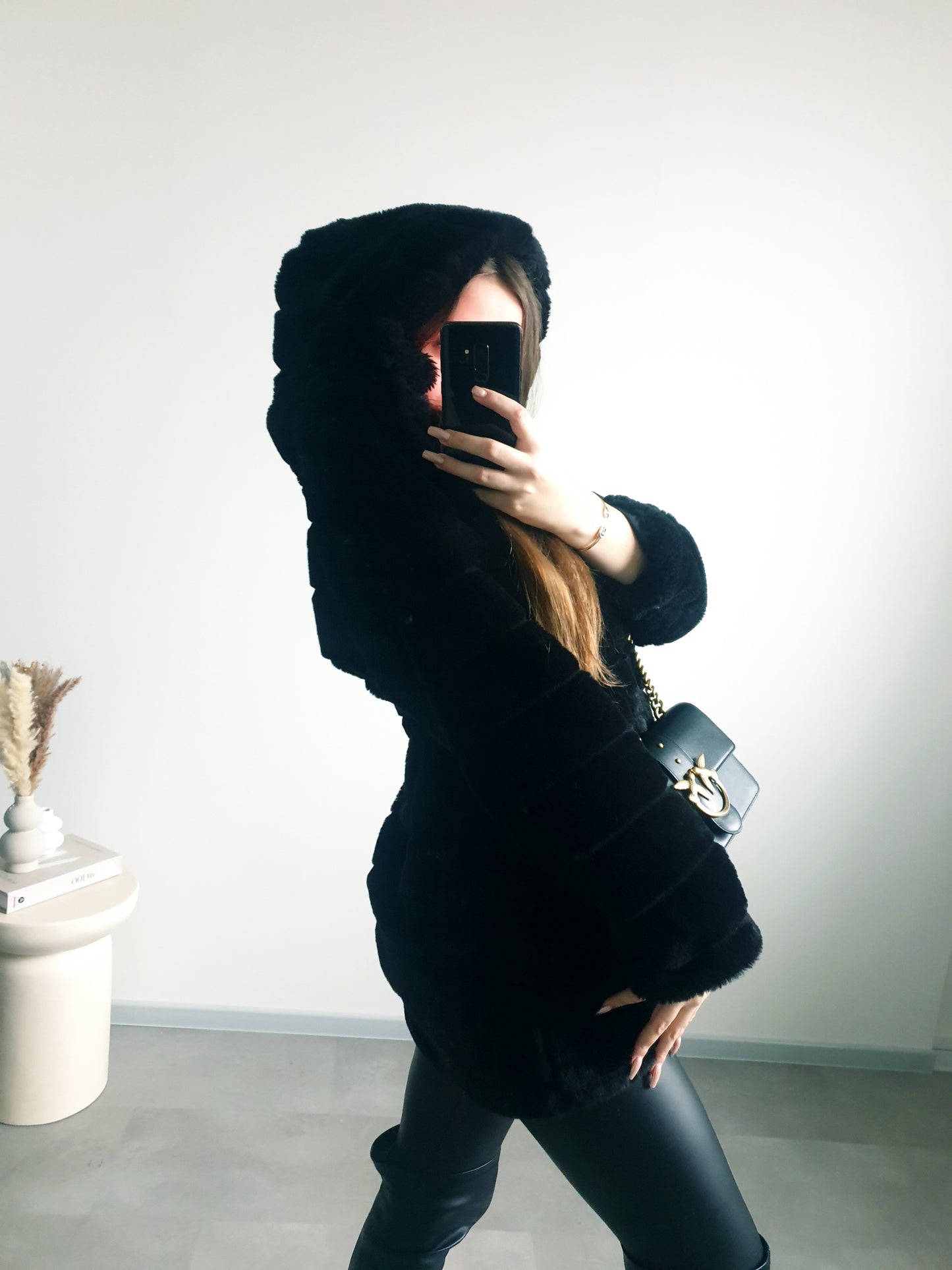 Čierny kožúšok M