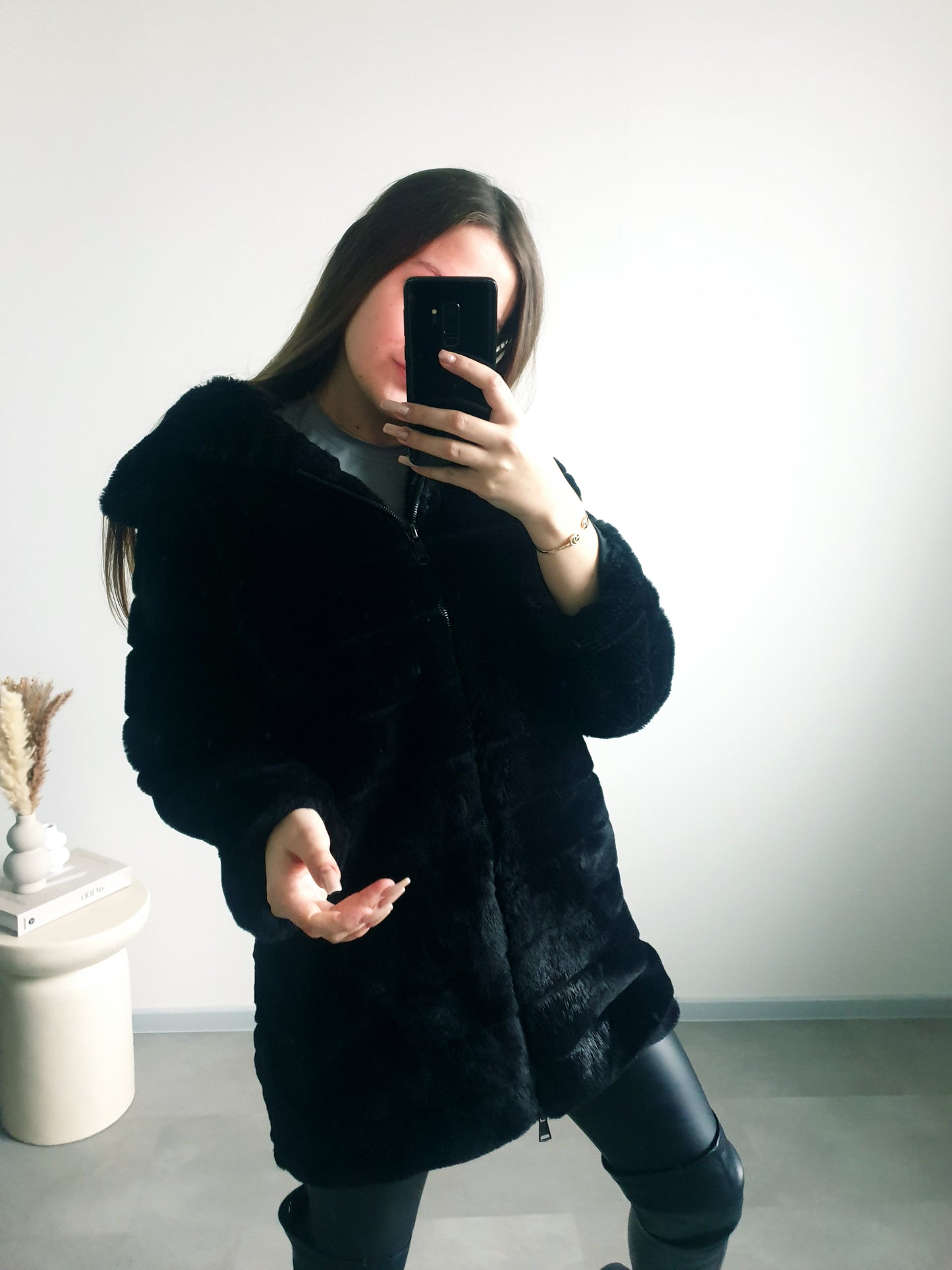 Čierny kožúšok M