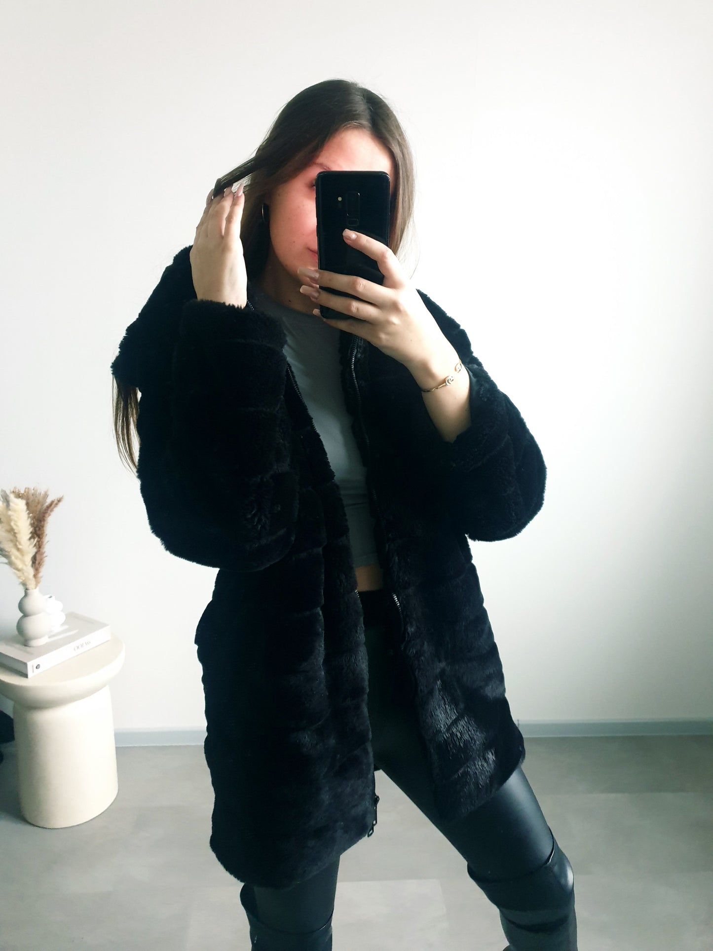 Čierny kožúšok M