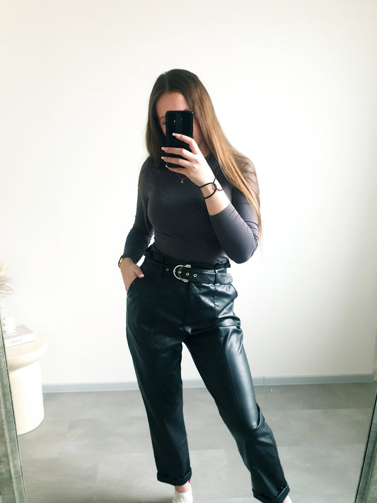 Koženkové nohavice 38